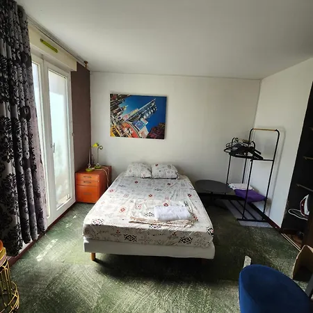 Avec Jardin Apartment